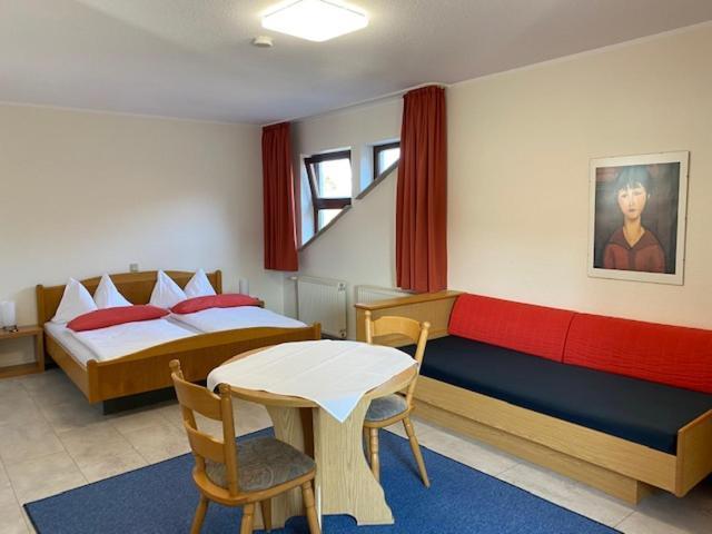 Hotel Janssen Боденхайм Екстериор снимка