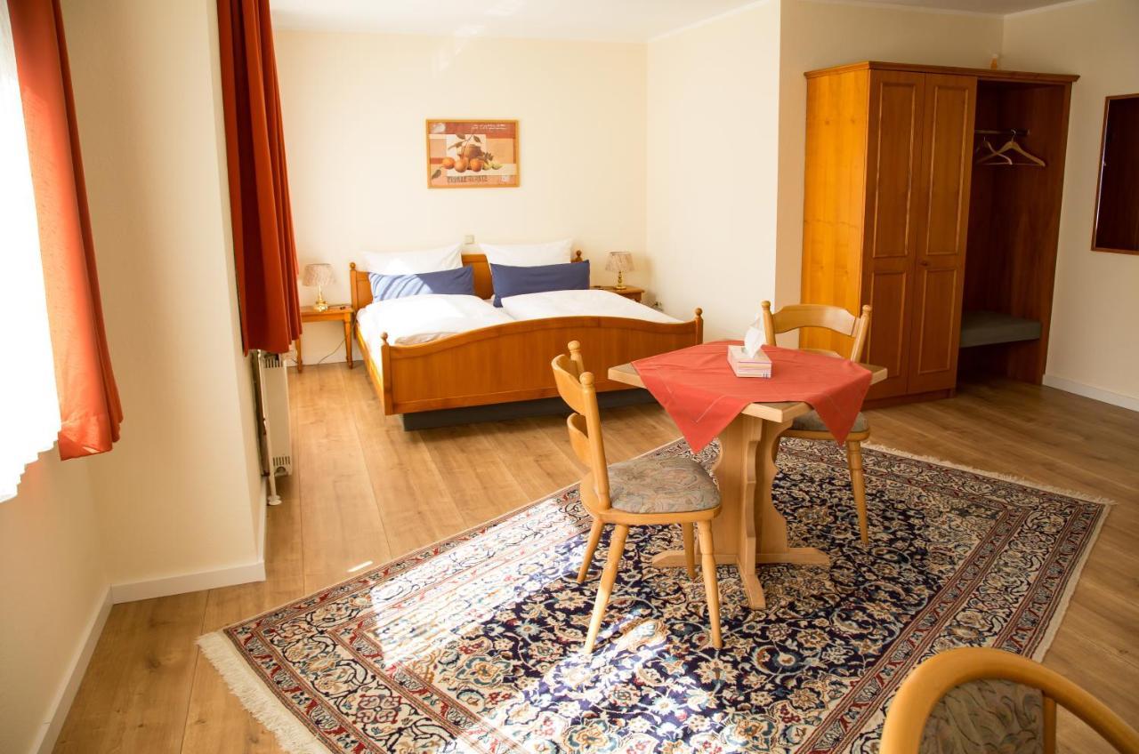 Hotel Janssen Боденхайм Екстериор снимка